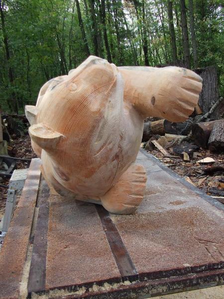Lion chainsaw carving